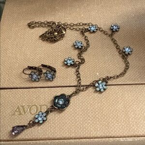 Avon Vintage Boho 2006 Denim Blue Floral Antique Gold Y-Necklace & Earrings 313